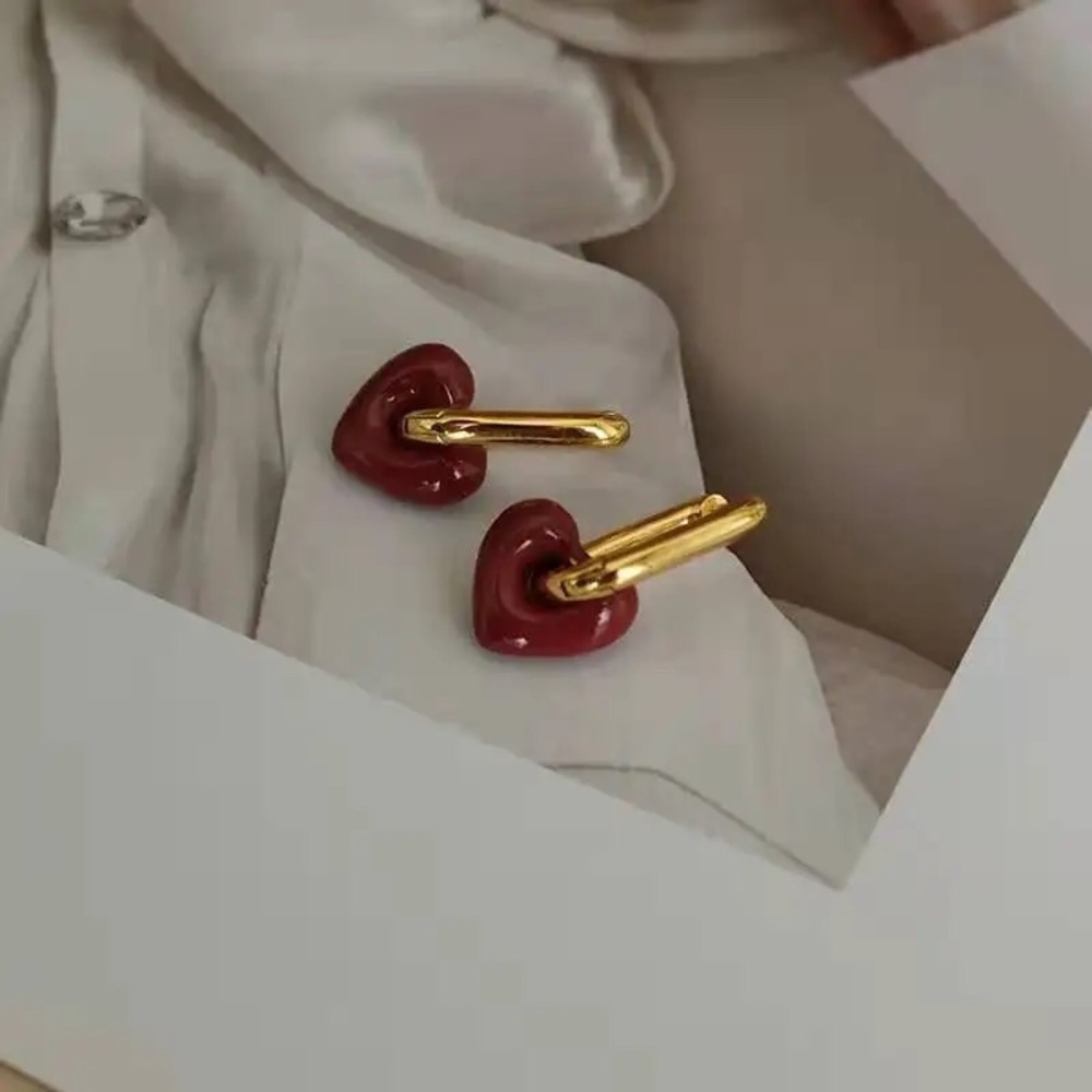 NEW Elegant U Shape Earring With Red Heart